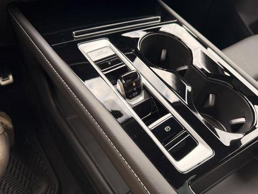 2025 Volkswagen Atlas Cross Sport 2.0T SEL Premium