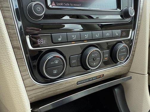 2018 Volkswagen Passat 2.0T SE