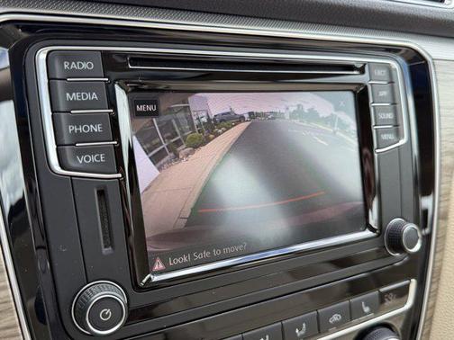 2018 Volkswagen Passat 2.0T SE