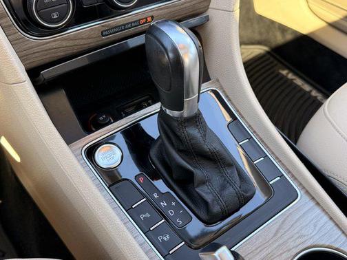 2018 Volkswagen Passat 2.0T SEL Premium