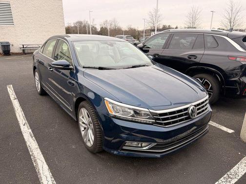 2018 Volkswagen Passat 2.0T SEL Premium