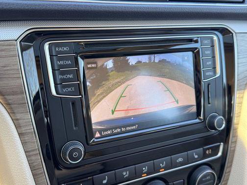 2018 Volkswagen Passat 2.0T SEL Premium