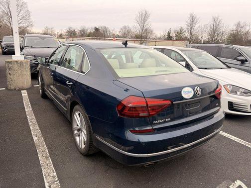 2018 Volkswagen Passat 2.0T SEL Premium