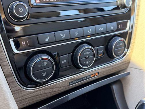 2018 Volkswagen Passat 2.0T SEL Premium