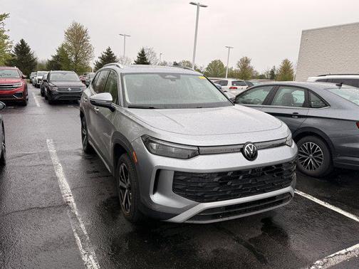 Pyrite Silver Metallic 2025 Volkswagen Tiguan 2.0T SE 4MOTION