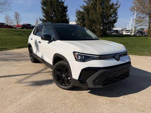 Pure White w/Deep Black Roof 2026 Volkswagen Taos SE Black