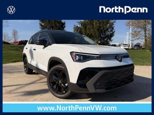 Pure White w/Deep Black Roof 2026 Volkswagen Taos SE Black