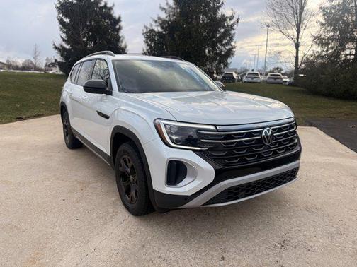 Opal White Pearl 2026 Volkswagen Atlas Peak Edition