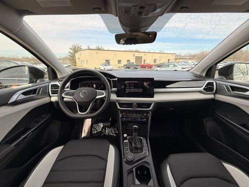 2026 Volkswagen Taos SEL