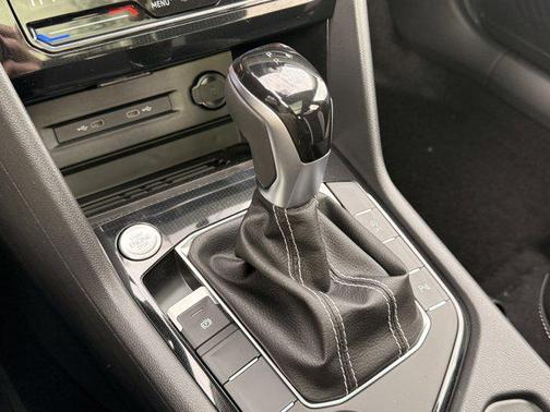 2026 Volkswagen Taos SEL