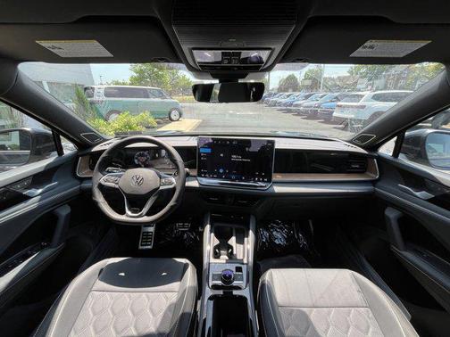 2025 Volkswagen Tiguan 2.0T SEL R-Line 4MOTION