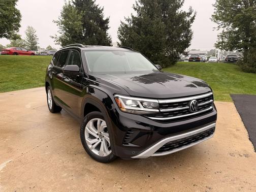 Deep Black Pearl 2023 Volkswagen Atlas 2.0T SE w/Technology 4MOTION