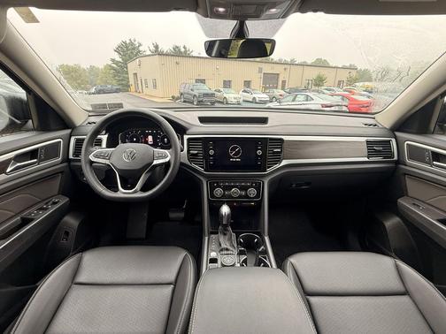 Deep Black Pearl 2023 Volkswagen Atlas 2.0T SE w/Technology 4MOTION