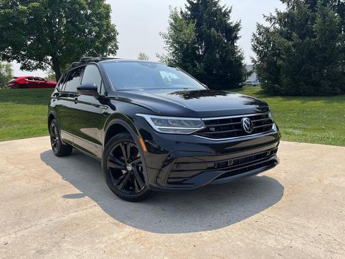 Black 2023 Volkswagen Tiguan 2.0T SE R-Line Black