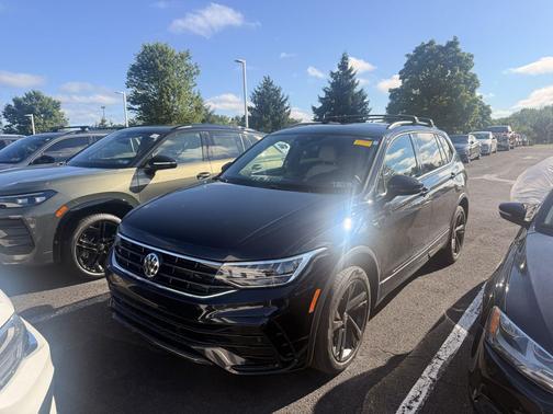 Black 2023 Volkswagen Tiguan 2.0T SE R-Line Black