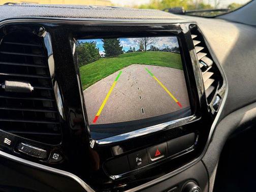 Diamond Black Crystal Pearlcoat 2019 Jeep Cherokee Limited