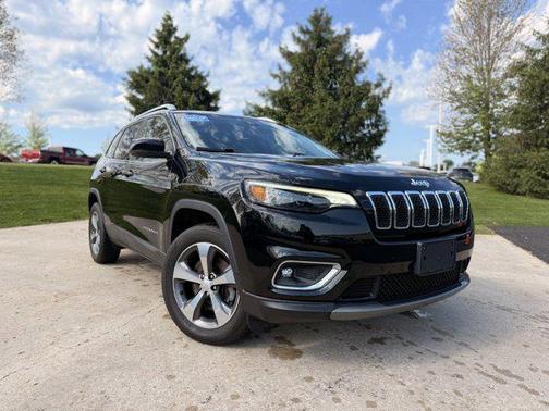 Diamond Black Crystal Pearlcoat 2019 Jeep Cherokee Limited