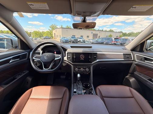 Silver 2023 Volkswagen Atlas 3.6L SE w/Technology