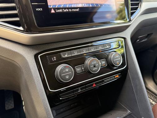 Silver 2023 Volkswagen Atlas 3.6L SE w/Technology