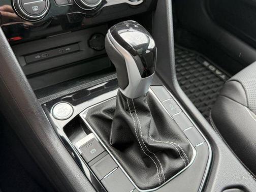 2024 Volkswagen Taos 1.5T SEL