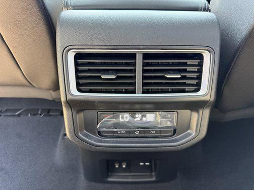 2025 Volkswagen Atlas 2.0T SE w/Technology 4MOTION