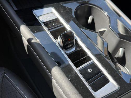 2025 Volkswagen Atlas 2.0T SE w/Technology 4MOTION