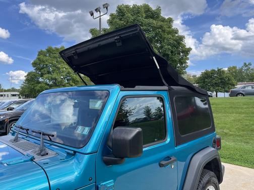 Bikini Pearlcoat 2019 Jeep Wrangler Sport S