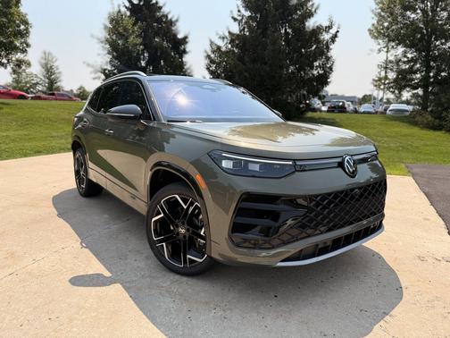 Avocado Green w/Deep Black Roof 2026 Volkswagen Tiguan 2.0T SEL R-Line 4MOTION