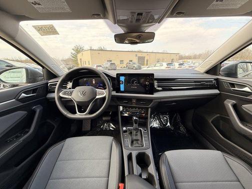 Platinum Gray Metallic 2026 Volkswagen Jetta 1.4T SE