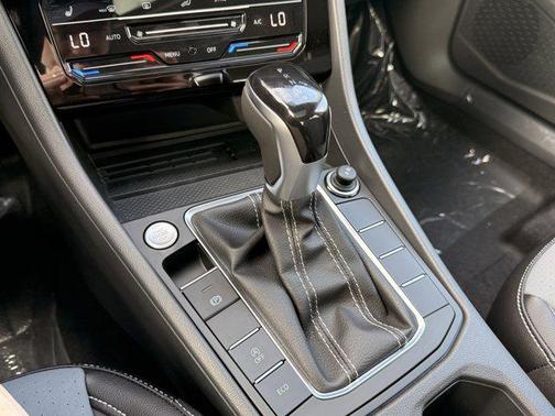 Platinum Gray Metallic 2026 Volkswagen Jetta 1.4T SE