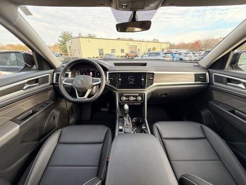 2023 Volkswagen Atlas 3.6L SE w/Technology
