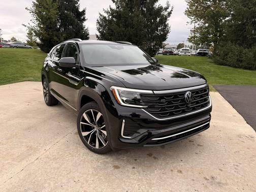 Black 2026 Volkswagen Atlas Cross Sport 2.0T SEL Premium