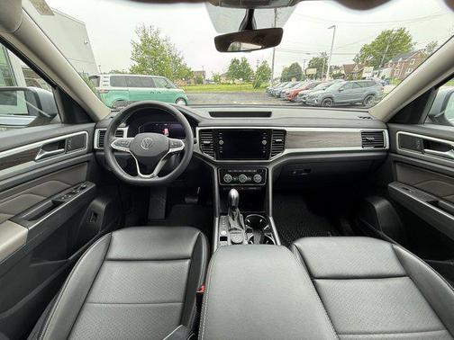 2022 Volkswagen Atlas 2.0T SE w/Technology 4MOTION