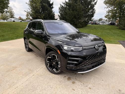 Black 2026 Volkswagen Tiguan 2.0T SEL R-Line 4MOTION