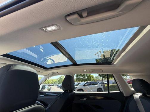 Pure White 2025 Volkswagen Tiguan 2.0T SE 4MOTION