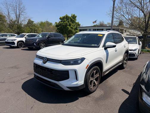 Pure White 2025 Volkswagen Tiguan 2.0T SE 4MOTION