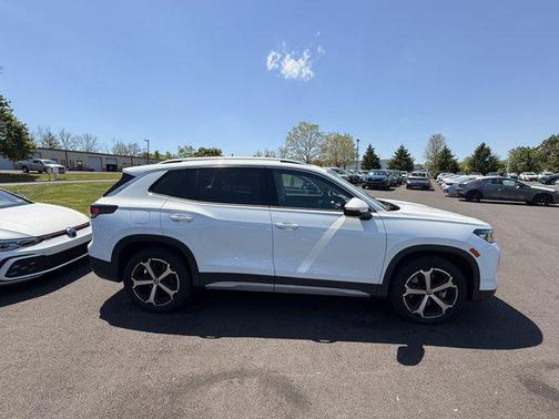 Pure White 2025 Volkswagen Tiguan 2.0T SE 4MOTION