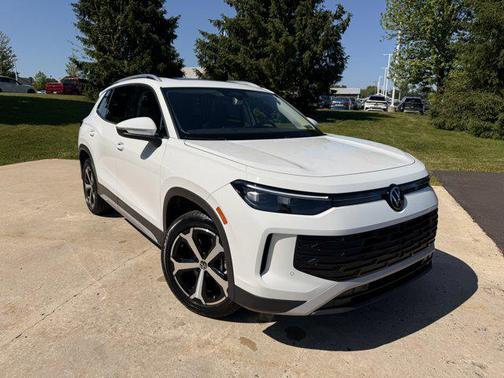 Pure White 2025 Volkswagen Tiguan 2.0T SE 4MOTION