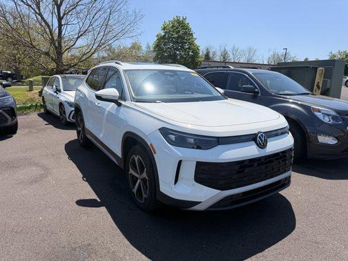 Pure White 2025 Volkswagen Tiguan 2.0T SE 4MOTION