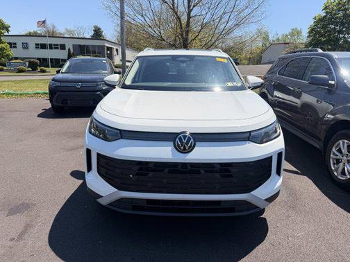 Pure White 2025 Volkswagen Tiguan 2.0T SE 4MOTION