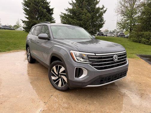 Pure Gray 2026 Volkswagen Atlas 2.0T SE w/Technology 4MOTION