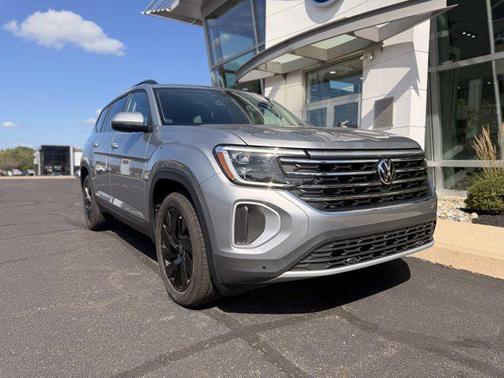 2025 Volkswagen Atlas 2.0T SE w/Technology 4MOTION