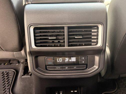 2025 Volkswagen Atlas 2.0T SE w/Technology 4MOTION