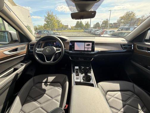 2025 Volkswagen Atlas 2.0T SE w/Technology 4MOTION