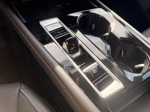 2025 Volkswagen Atlas 2.0T SE w/Technology 4MOTION