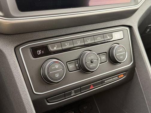 Platinum Gray Metallic 2018 Volkswagen Atlas