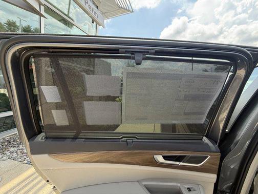 2025 Volkswagen Atlas 2.0T SE w/Technology 4MOTION