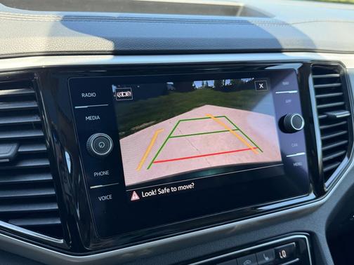 Racing Green Metallic 2022 Volkswagen Atlas 3.6L SEL