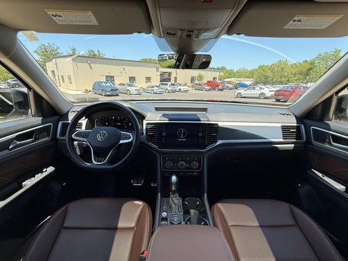 Racing Green Metallic 2022 Volkswagen Atlas 3.6L SEL