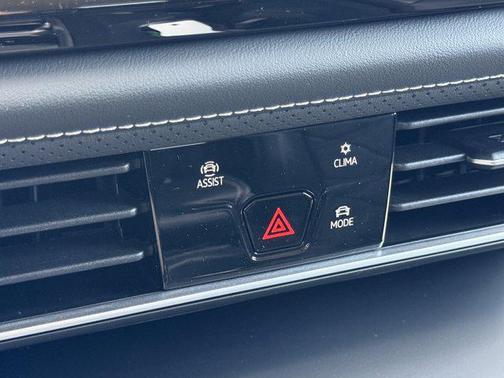 deep black pearl 2026 Volkswagen Atlas 2.0T SE